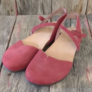 Dansko Rowan Comfort Flats Suede Red 39 8.5 - 9 Office Shoes Sandals Closed Toe